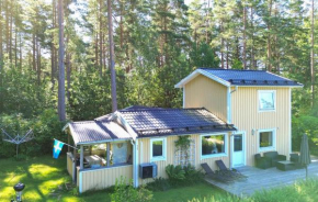 Gorgeous Home In Fristad With Wifi, Tämta